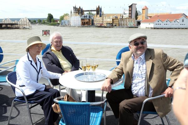 Bild 1 von 21: Im Bild (v.li.): Christine Ostermayer (Hermine Schnell), Wolfgang Hübsch (Gottfried Schnell), Branko Samarovski (Blasius Schmalzl).