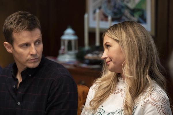 Bild 1 von 14: Jamie Reagan (Will Estes, l.); Paula Hill (Bonnie Somerville, r.)
