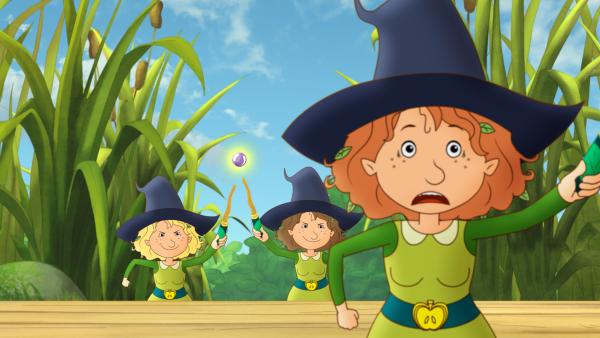 Bild 1 von 5: Petronella Apfelmus hat sich mal wieder in Schwierigkeiten gehext.