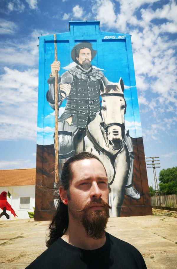 Bild 1 von 18: Mario Fernández, der seit drei Jahren Turnierkämpfer ist, stand Modell für ein Wandgemälde von Don Quijote.