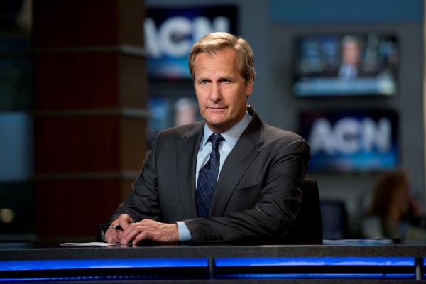 Bild 1 von 15: SeasonTwo Premiere. Will and the NewsNight staff are questioned by theirlawyer about a story they've airedthat's become a network crisis. Anon-air remark from Will has himpulled from 9/11 anniversarycoverage. Jim volunteers to coverfor an embed reporter on theRomney campaign, and Nealinvestigates the beginnings ofOccupy Wall Street. (TVMA)(AC,AL)