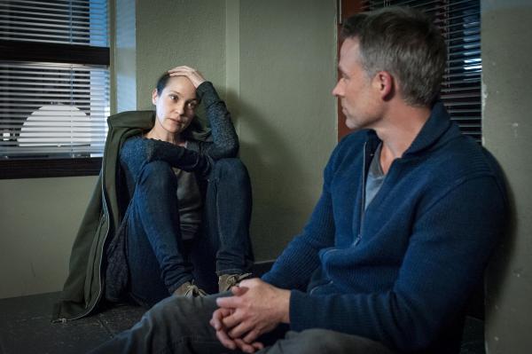 Bild 1 von 5: Carola Müller (Jeanette Hain, l.); Jan Maybach (Marco Girnth, r.)