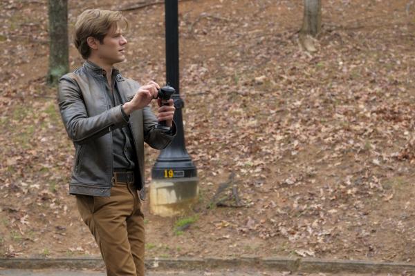 Bild 1 von 12: Angus MacGyver (Lucas Till)