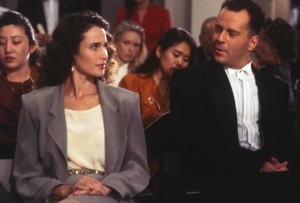 Bild 1 von 7: Der geplagte Meisterdieb Hudson Hawk (Bruce Willis, r.) ahnt nicht, welche Rolle die Kunstexpertin Dr. Anna Baragli (Andie MacDowell, l.) in dieser dubiosen Geschichte spielt ...