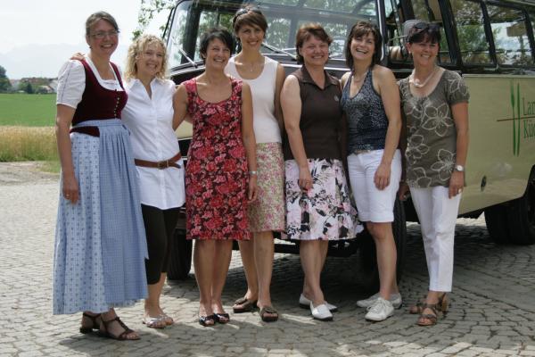 Bild 1 von 13: Von links: Barbara Neuner, Dagmar Lutzenberger, Dagmar Hartleb, Claudia Fenzel, Anita Wallrapp, Christine Schmidkonz und Margit Hausmann.
