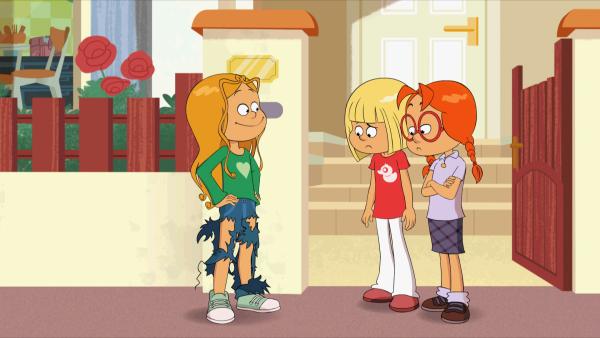 Bild 1 von 8: Nat und Lulu betrachten skeptisch Marines selbstgemachte angeblich top-modische Löcher-Jeans.