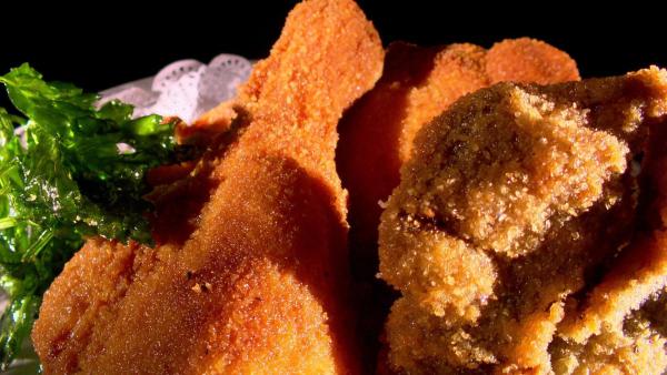 Bild 1 von 3: Im Bild: Backhendl.