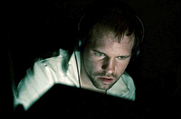 Bild 1 von 2: Was hat in Pietros (Elie Salleron) Augen mehr Wert: die Liebe der ihm Nahestehenden oder seine Suche nach der Wahrheit?