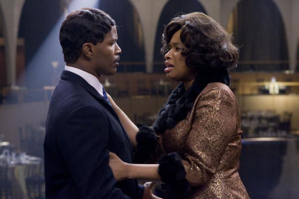 Bild 1 von 14: Es ist hart, wenn plötzlich das Geld über das Herz regiert. Diese schmerzliche Erfahrung muss auch Effie (Jennifer Hudson, r.) machen, als Curtis (Jamie Foxx, l.) sie unsanft aus der Band wirft. Aber wird sie sich wirklich einfach so abschieben lassen?