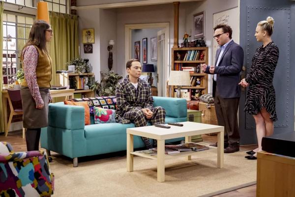 Bild 1 von 8: (v.l.n.r.) Amy (Mayim Bialik); Sheldon (Jim Parsons); Leonard (Johnny Galecki); Penny (Kaley Cuoco)
