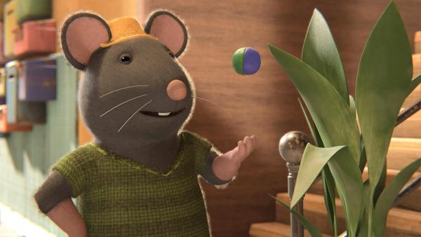 Bild 1 von 2: Tonio möchte unbedingt das Geheimversteck von Sam und Julia finden. Doch die beiden wollen ihr Geheimnis für sich bewahren und versuchen Tonio von der Suche abzulenken.