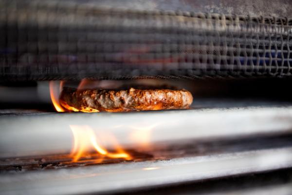 Bild 1 von 13: Burger Kings größtes Versprechen: Grillen über offener Flamme. Wie gut ist das für Gesundheit?