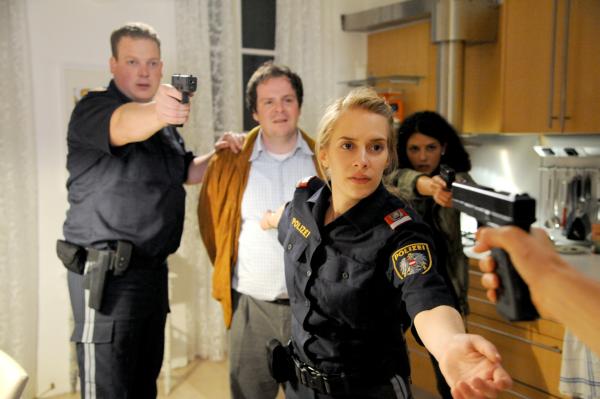 Bild 1 von 5: (v.li.): Holger Schober (Roman Mohácsi), Thomas Mraz (Guido Klein), Cornelia Ivancan (Tina Zauner), Claudia Kottal (Leila Mikulov).