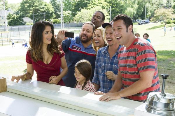 Bild 1 von 12: Roxanne Feder (Salma Hayek), Eric Lamonsoff (Kevin James), Becky Feder (Alexys Nicole Sanchez), Kurt McKenzie (Chris Rock), Sally Lamonsoff (Maria Bello), Lenny Feder (Adam Sandler) and Marcus Higgins (David Spade) at The Ice Cream House in Columbia Pictures' GROWN UPS 2.