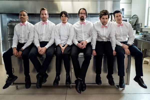 Bild 1 von 3: (v.l.n.r.) Sackson (Tyrel Jackson Williams); Kyle Bradway (Ryan Hansen); Lucy Dang (Zoë Chao); Roman DeBeers (Martin Starr); Henry Pollard (Adam Scott); Ron Donald (Ken Marino)