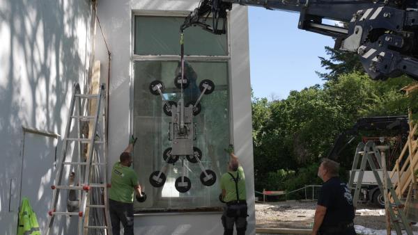 Bild 1 von 12: Im Bild: Aufwendiger Glaserarbeiten außen.