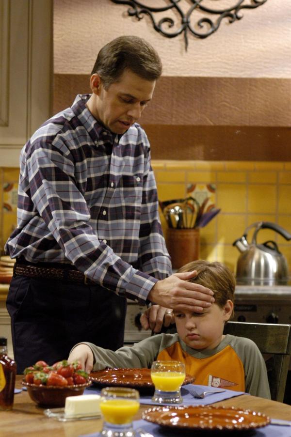 Bild 1 von 12: Alan (Jon Cryer, l.) organisiert für seinen Sohn Jake (Angust T. Jones, r.) einen Tag in Disneyland, um ihm die Trennung von seiner Mutter schmackhaft zu machen, doch dann kommt alles ganz anders ...