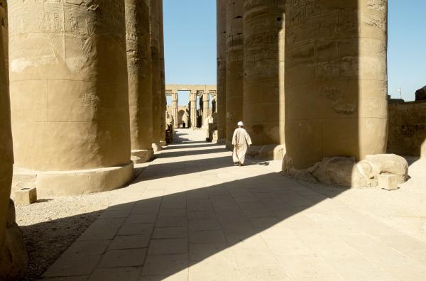 Bild 1 von 9: Die Säulen im Luxor-Tempel: Hier beginnt Georg Ebers' Suche nach der geheimnisvollen Schriftrolle, die das medizinische Wissen der alten Ägypter enthalten soll.