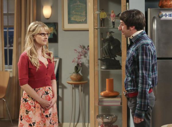 Bild 1 von 35: Was ist zwischen Bernadette (Melissa Rauch, l.) und Howard (Simon Helberg, r.) nur los?