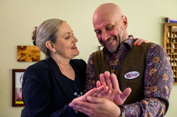 Bild 1 von 3: Mechthild Puhl (Sybille J. Schedwill) und Konrad Wagner (Thomas Balou Martin)