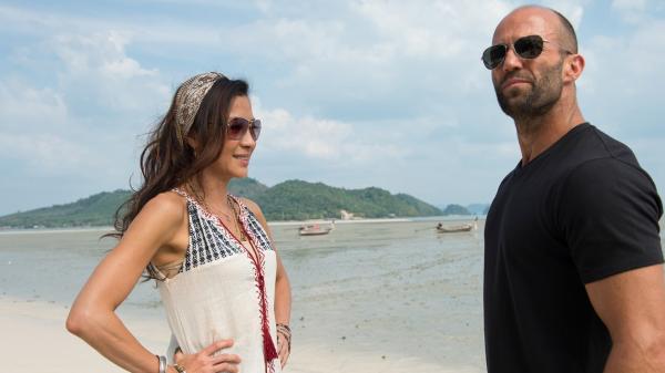 Bild 1 von 7: Mae (Michelle Yeoh) und Arthur Bishop (Jason Statham)