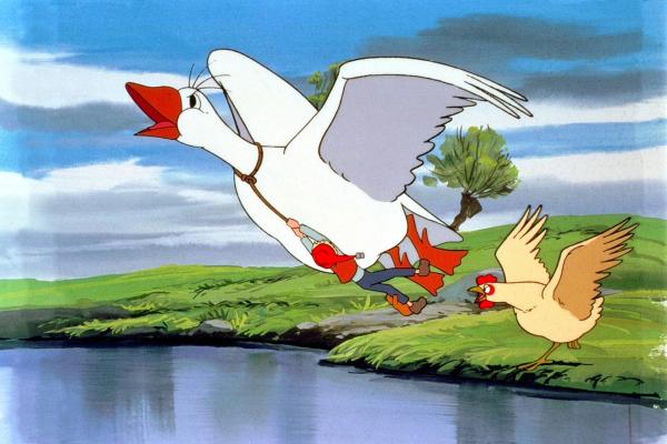 Bild 1 von 3: Im Bild: Die Hausgans Martin fliegt den Wildgänsen hinterher. Nils Holgersson und Hamster Krümel ergreifen mit ihm vor den anderen Tieren die Flucht.