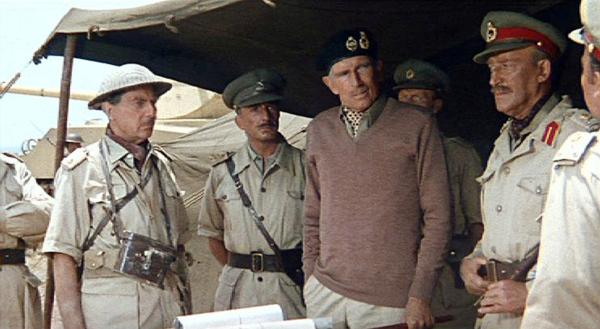Bild 1 von 5: Die Truppen  des britischen Gegners Montgomery (Michael Rennie) machen sich bereit für Schlacht in El Alamein, gegen die deutschen Truppen von Rommel.