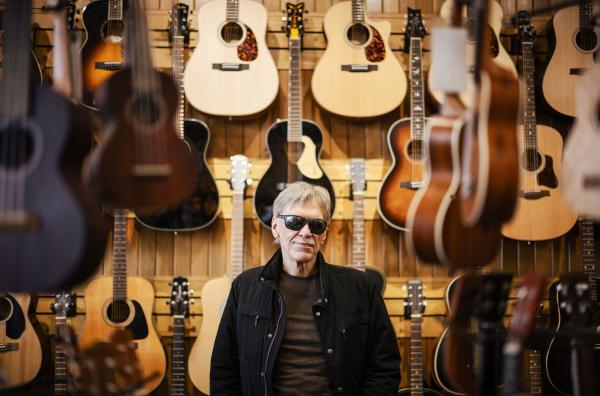 Bild 1 von 3: John Kay, Sänger der Band Steppenwolf, bei den Dreharbeiten in Toronto