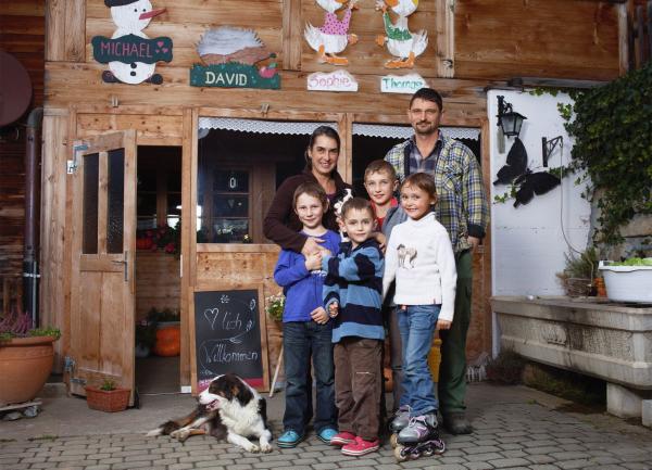 Bild 1 von 2: SRF bi de Lüt  Unser Dorf  Folge 1