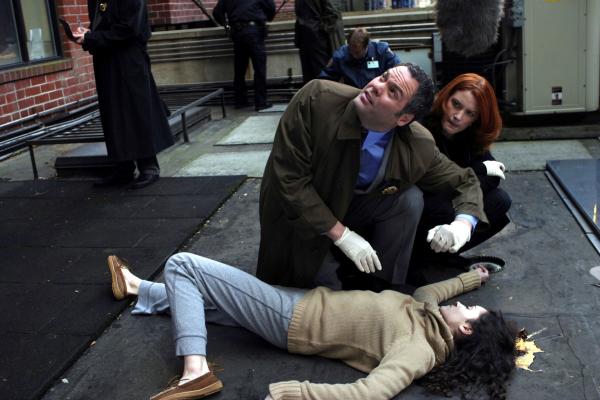 Bild 1 von 44: Law & Order Criminal Intent Season03 EP F.P.S., Law & Order Criminal Intent Staffel03 EP Blutiges Spiel, regie USA 2003-2004, darsteller (L-R) Vincent D'Onofrio, Samantha Buck