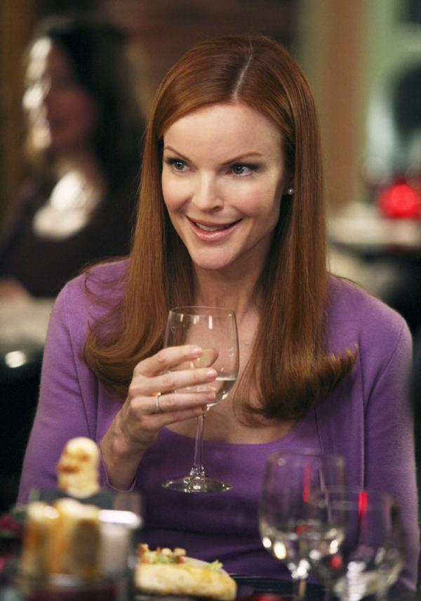 Bild 1 von 27: Die alljährliche Verleihung des Founder's Award steht bevor. Katherine möchte Bree bei den Vorbereitungen helfen und reißt immer mehr das an sich, was Bree (Marcia Cross) bisher übernommen hatte. Ärger ist vorprogrammiert ...