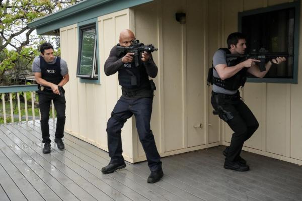 Bild 1 von 8: Jesse Boone (Noah Mills, l.); Sam Hanna (LL Cool J, r.)