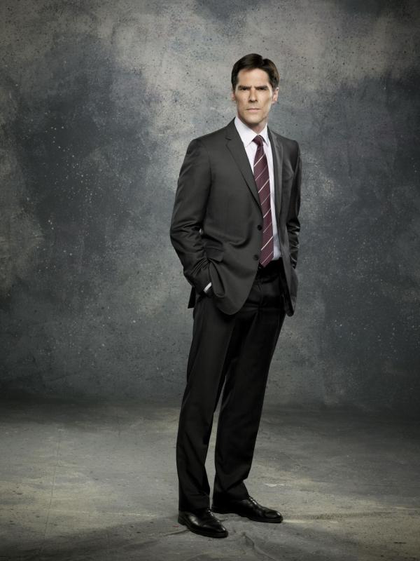 Bild 1 von 23: (7. Staffel) - Aaron Hotchner (Thomas Gibson) ist ebenso Teamleiter wie Teamplayer des BAU: Immer loyal, aber auch durchsetzungsstark, schützt er die Einheit nach innen und außen ...