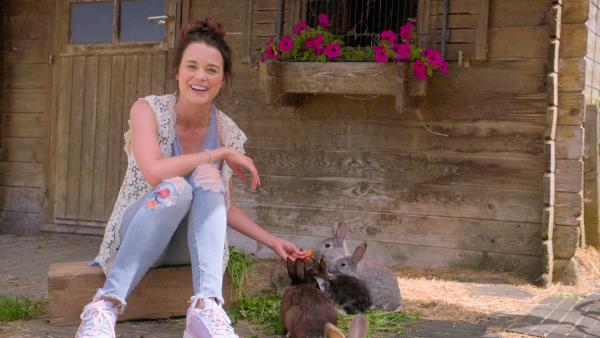 Bild 1 von 5: Jojo bekommt heute mal wieder ein besonders geheimnisvolles Rätsel von Patricia: Finde ein Tier mit vielen Falten, das blind wie ein Maulwurf ist und eine Königin verehrt. Das klingt ja fast wie ein Märchenwesen - oder gibt es so ein Tier wirklich?