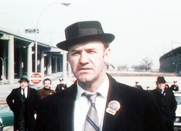 Bild 1 von 8: Der Drogenfahnder Jimmy Doyle (Gene Hackman) auf der Beerdigung eines Kollegen, den er selbst bei einer wilden Schießerei versehentlich getroffen hat ...