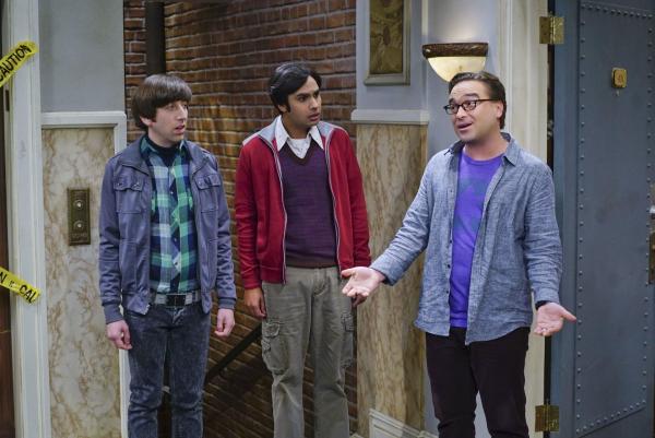 Bild 1 von 11: Howard (Simon Helberg, l.) und Raj (Kunal Nayyar, M.) sind irritiert, dass Leonard (Jim Parsons, r.) und Sheldon nicht gemeinsam \