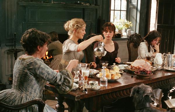 Bild 1 von 24: Mrs. Bennet (Brenda Blethyn) mit ihren Töchtern Jane (Rosamund Pike), Elisabeth (Keira Knightley) und Lydia (Jena Malone).